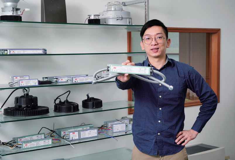 安雄電子在Alibaba取得市場成績後，就積極建立企業英文官網，每週上一篇專業文章、熟悉Google搜尋引擎演算法、SEO關鍵字，吸引更多專業客戶。